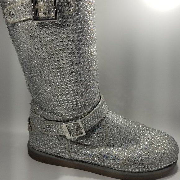 Bringing the bling! Shiekh knee length fur-lined boots and True Religion tee. - Picture 8 of 16